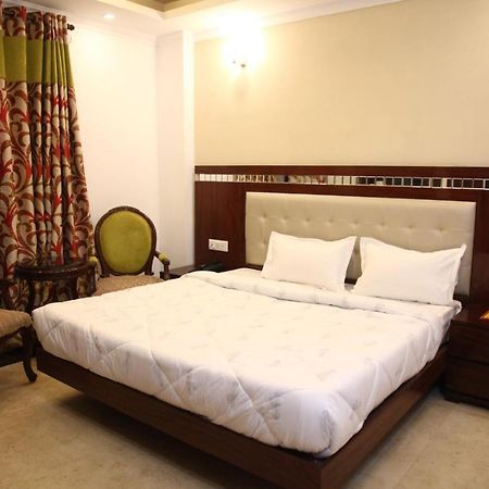 Hotel Dev Residency วรินดาวัน ภายนอก รูปภาพ