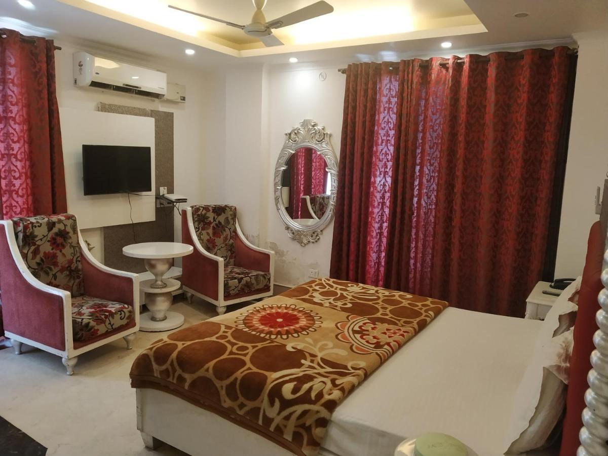 Hotel Dev Residency วรินดาวัน ภายนอก รูปภาพ