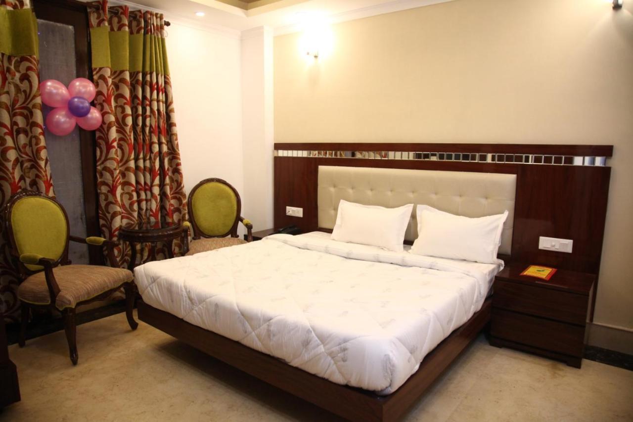 Hotel Dev Residency วรินดาวัน ภายนอก รูปภาพ