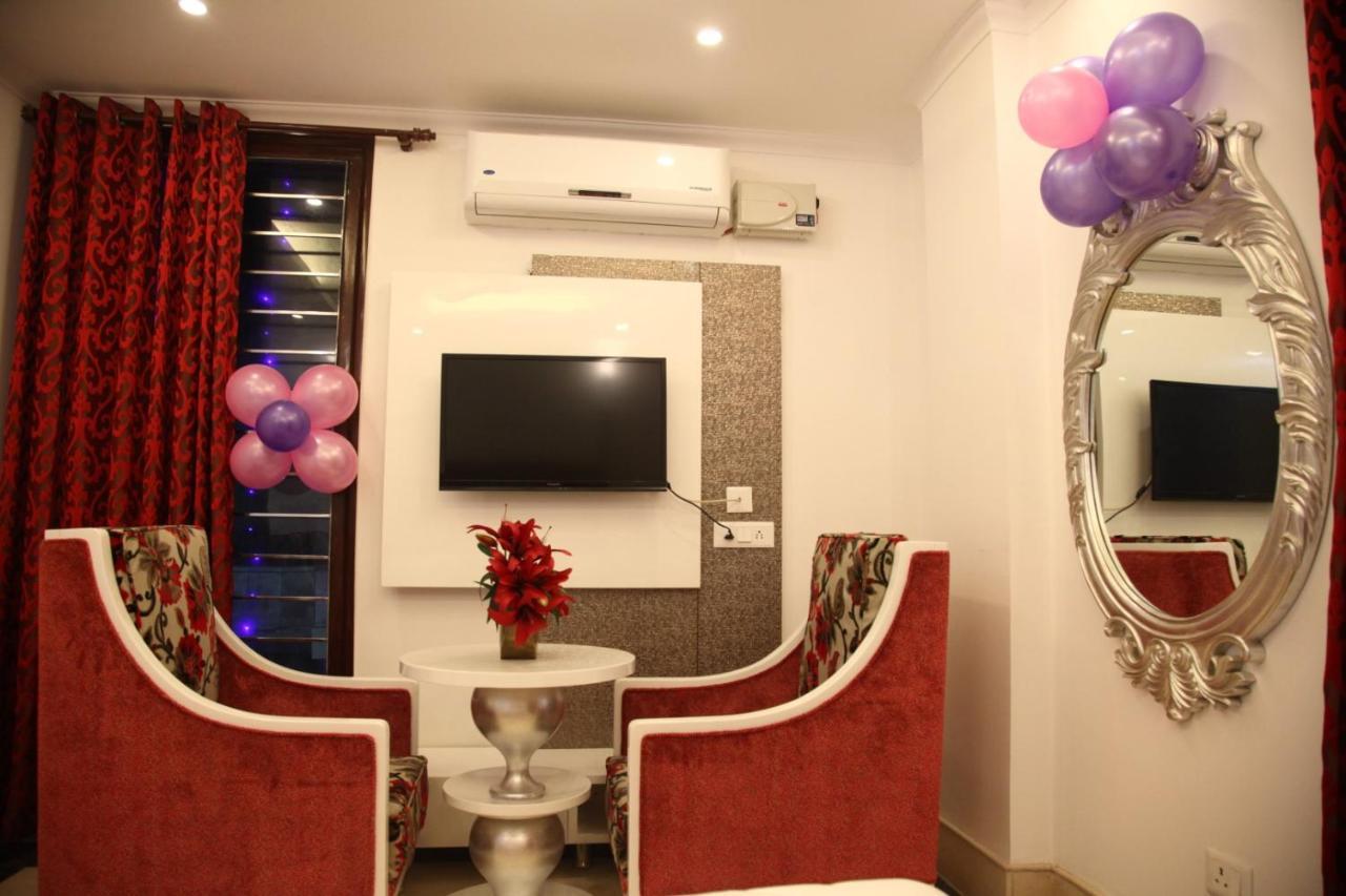 Hotel Dev Residency วรินดาวัน ภายนอก รูปภาพ