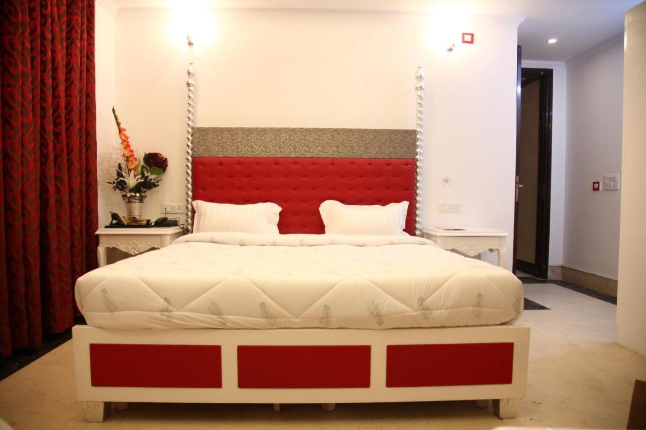 Hotel Dev Residency วรินดาวัน ภายนอก รูปภาพ