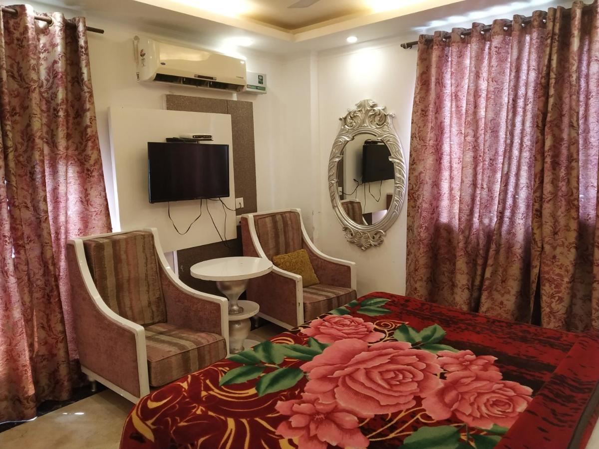 Hotel Dev Residency วรินดาวัน ภายนอก รูปภาพ