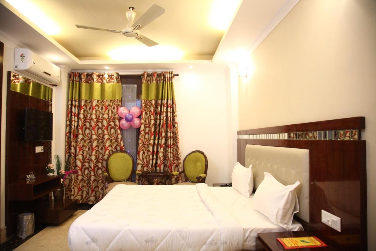 Hotel Dev Residency วรินดาวัน ภายนอก รูปภาพ