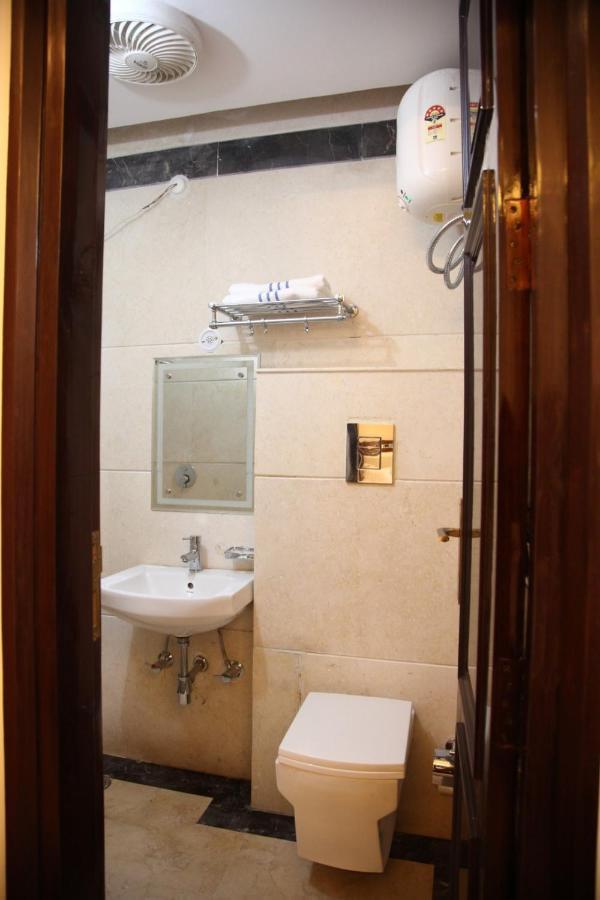 Hotel Dev Residency วรินดาวัน ภายนอก รูปภาพ